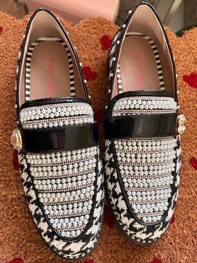 Betsey Johnson Pearl Embellished Loafers Women’s Size 10 Houndstooth Black White